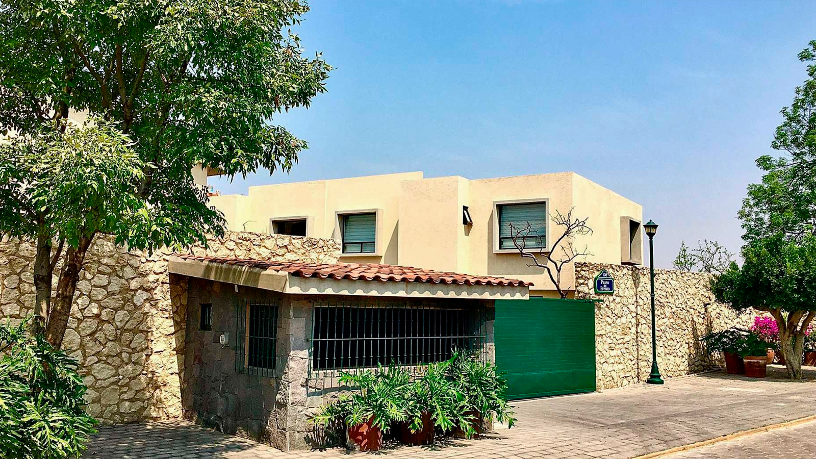 Entrada a Paseo del Fresno